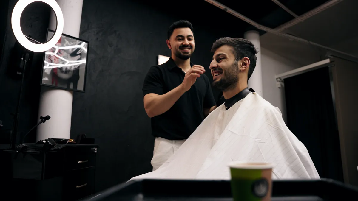 JCutz Barbershop interiør i Lyngdal - moderne frisørsalong